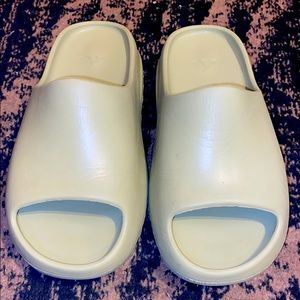 Yeezy slides size 2 kids